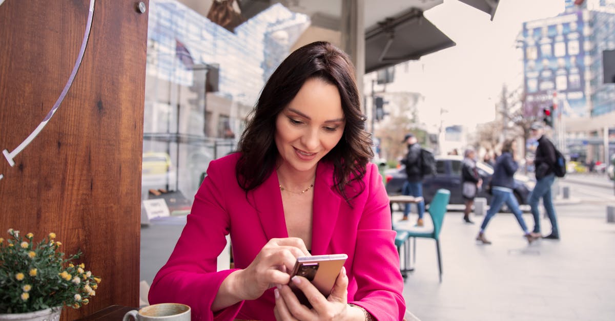 professional woman cafe