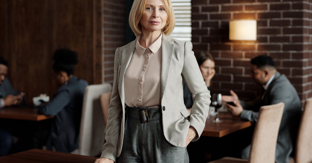 professional woman cafe