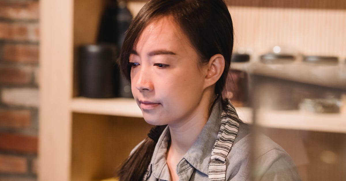 professional woman cafe