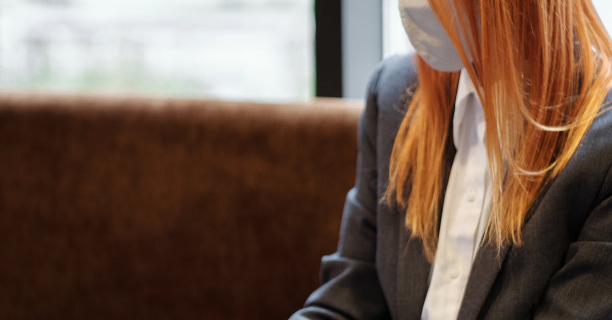 professional woman cafe