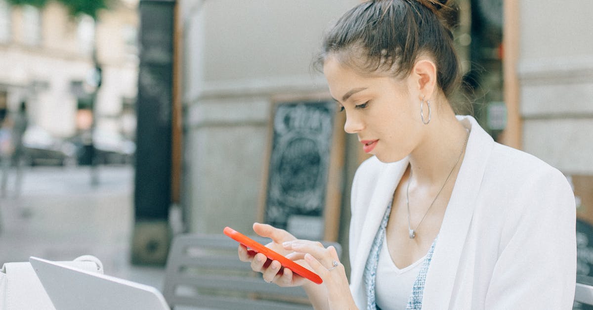 professional woman cafe