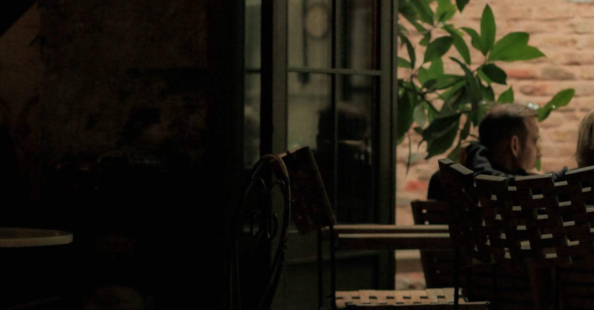 quiet cafe meeting