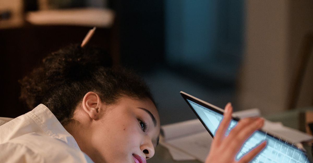 woman working late laptop