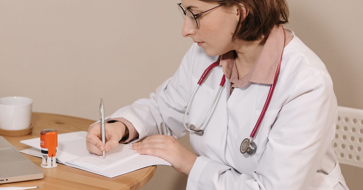 professional woman doctor café